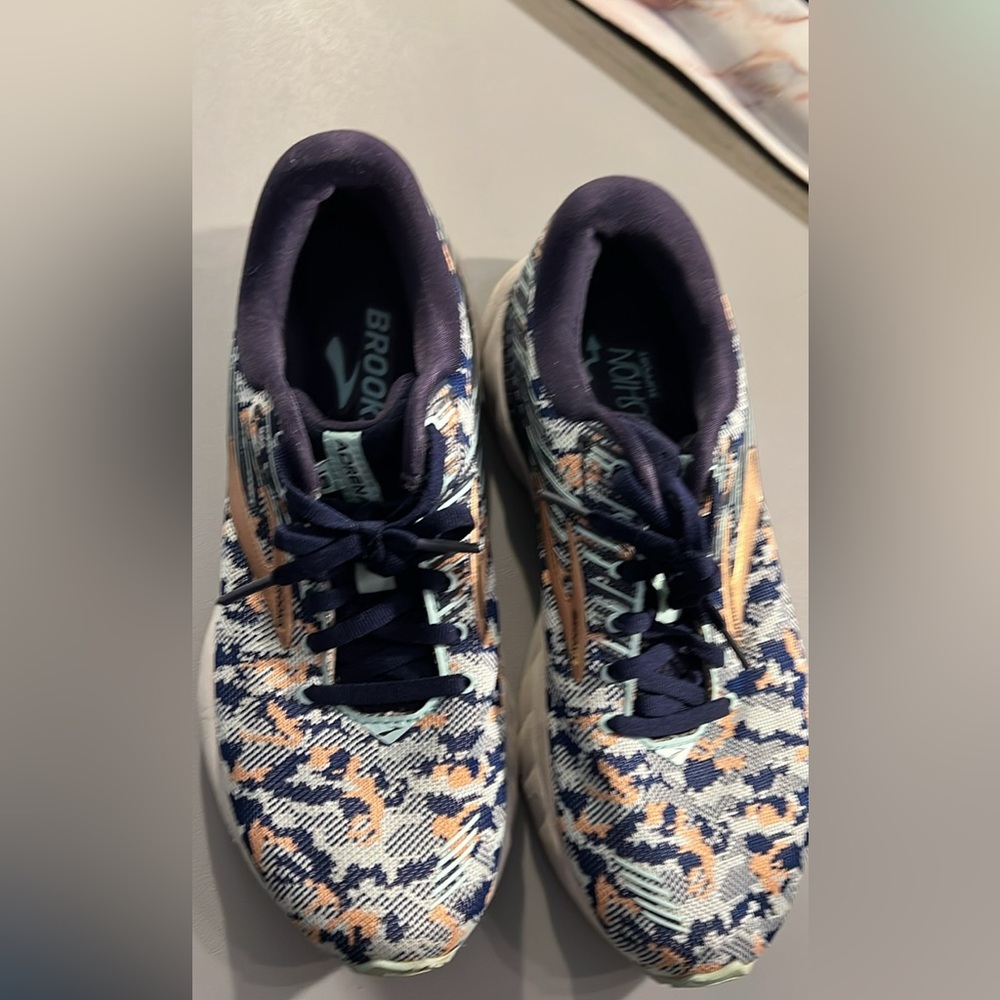 Brooks size 8 women's
